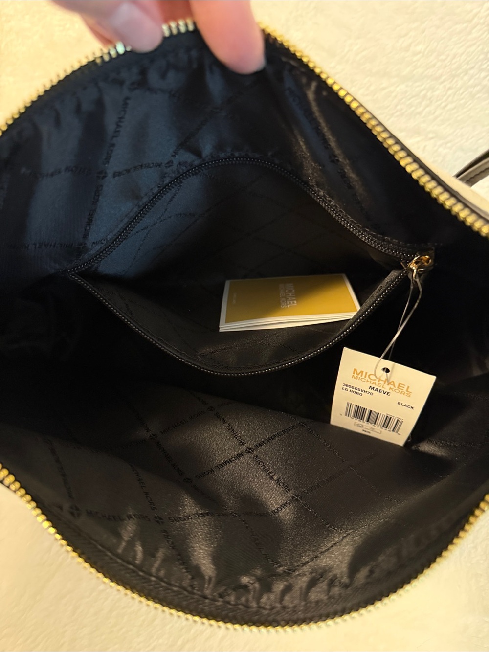 Michael Kors Cream Maeve Large Hobo - Picture 5 of 13